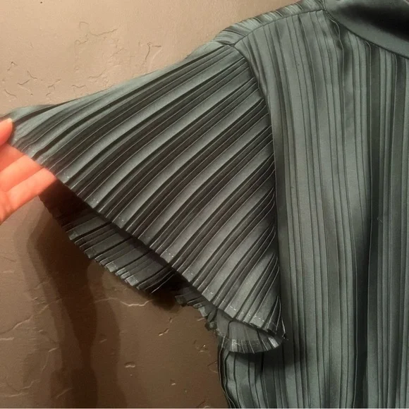 LULUS Radiant Reverie Emerald Plisse Short Sleeve Backless Midi Dress Size: L - Picture 10 of 17